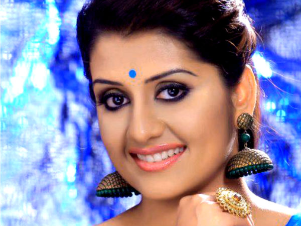 സഹനടിയായി തുടക്കം