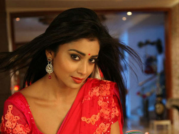 വ്യത്യസ്ത വേഷങ്ങള്‍