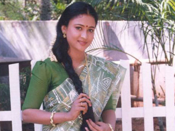 മലാളത്തില്‍ അരങ്ങേറ്റം