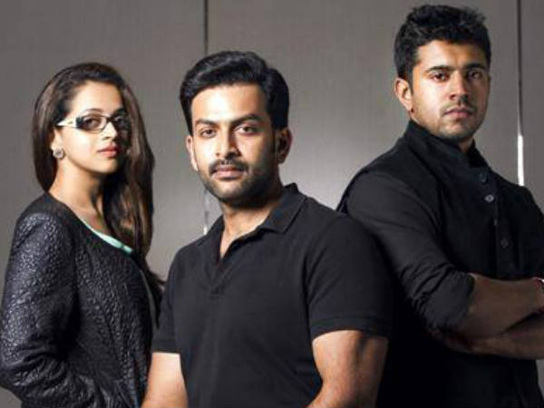 പൊലീസ് ഓഫീസറുടെ വേഷത്തില്‍