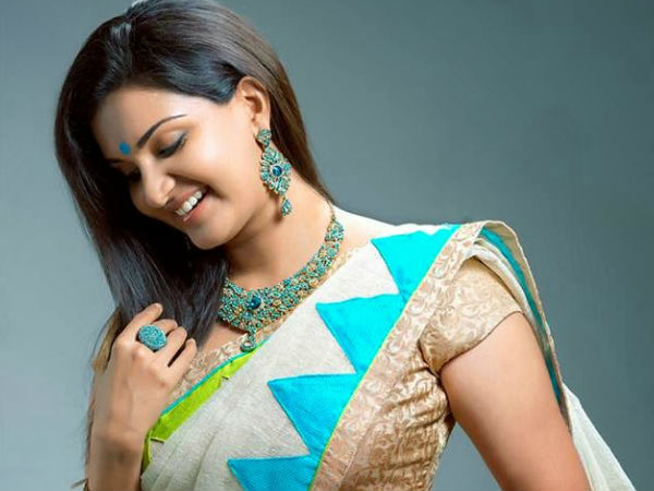 ഹണി ഹാപ്പിയാണ്