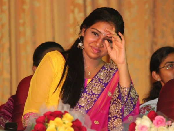  പാട്ടിലേക്ക്