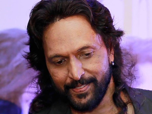 സിനിമയിലേക്ക്