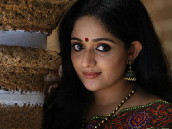 ഞാനൊരാളെ കാത്തിരിയ്ക്കുന്നു: കാവ്യ