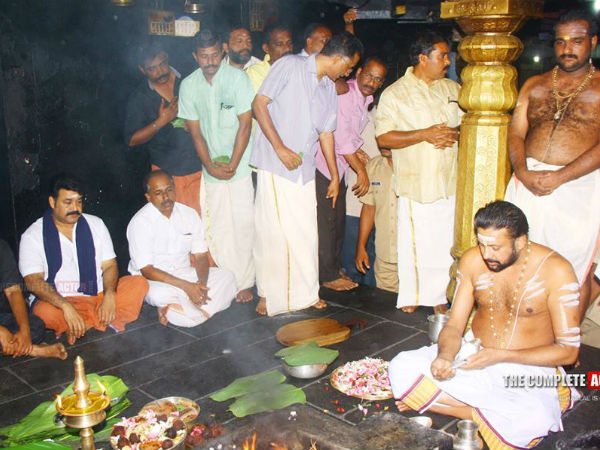 നിര്‍മാല്യം തൊഴുതു