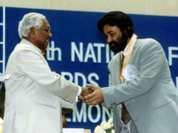 ആദ്യത്തെ പുരസ്‌കാരം