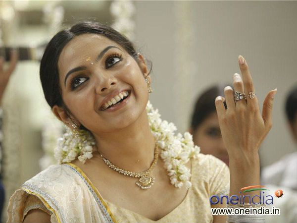 സംവൃത സിനിമയില്‍