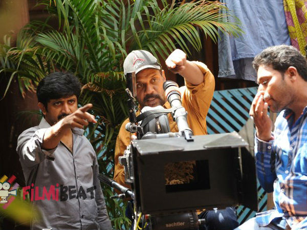 പിന്നണിയില്‍