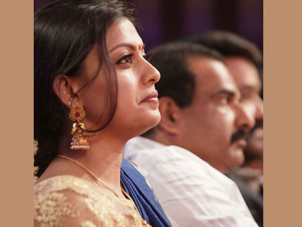 അനുശ്രീയ്ക്ക്