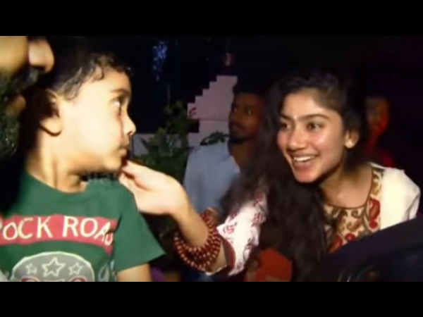 കണ്ടു മിണ്ടി മടങ്ങി