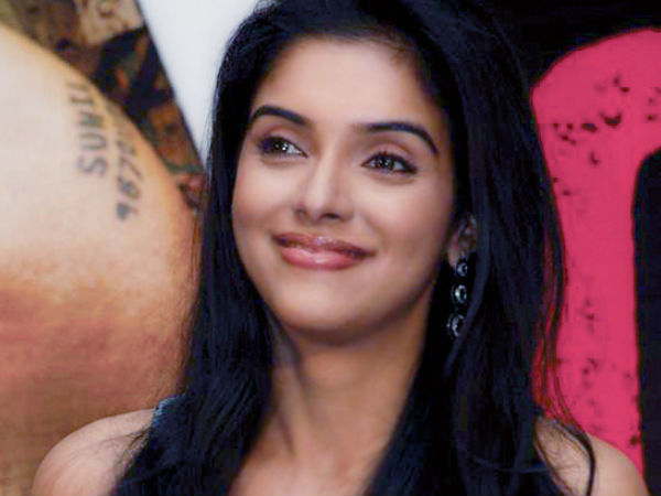 അടുത്തടുത് സീറ്റ്