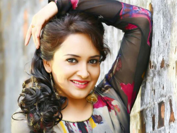 പതിയെ പതിയെ മുകളിലേക്ക്