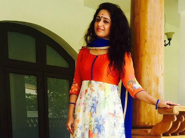 കാവ്യ തിരക്കില്‍