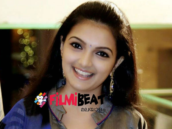 ബാലതാരമായി എത്തി