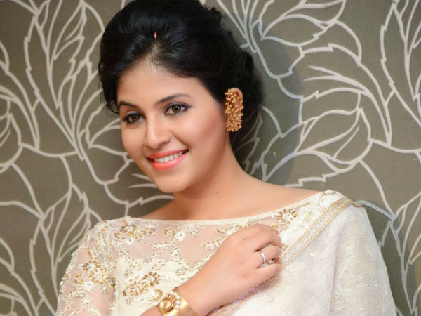 അഞ്ജലി പ്രണയത്തില്‍