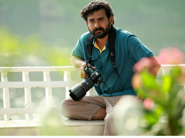 സംവിധായകനായി അരങ്ങേറ്റം