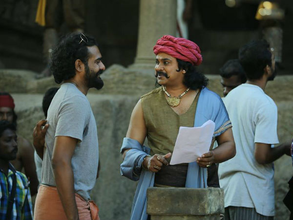 ചന്ദ്രേട്ടന്‍ എവിടെയാ