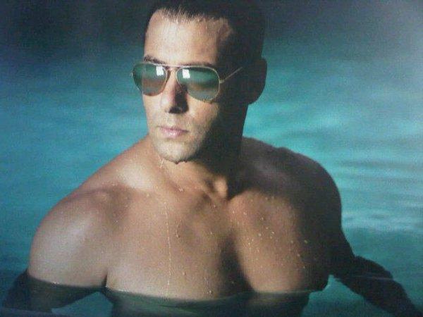 നീന്തല്‍ വിദഗ്ദന്‍