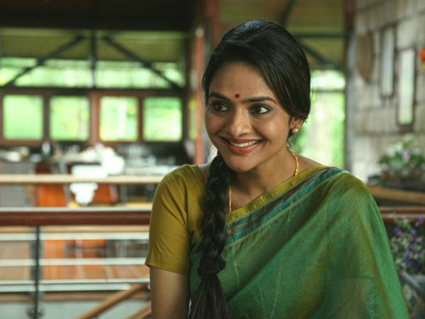 ചെറുപ്പക്കാരിയായ അമ്മ