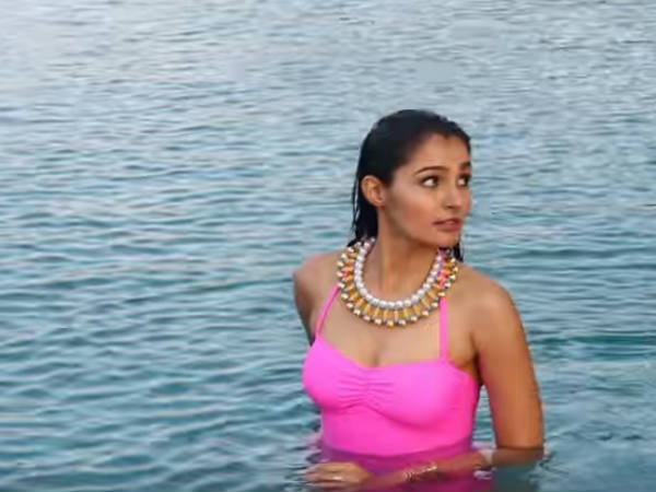 ഹോട്ട് ആന്റ് വൈറല്‍