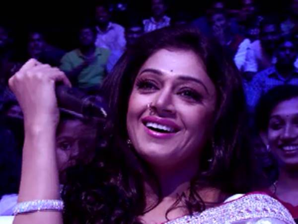 എന്തെങ്കിലും വ്യത്യസ്ത വേഷങ്ങള്‍ ചെയ്യണമെന്നുണ്ട്