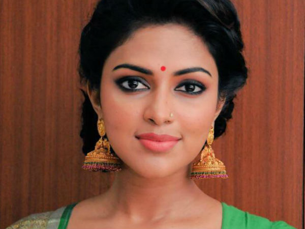 നീലത്താമരയിലൂടെ സിനിമയിലേക്ക്