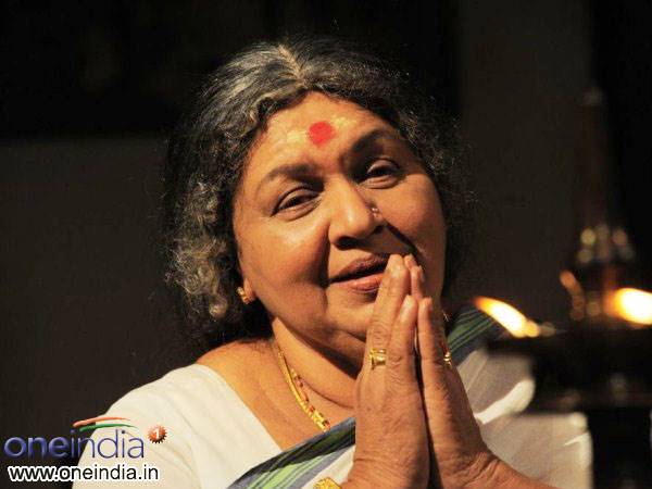 മറ്റ് നടിമാര്‍ക്കൊപ്പം കവിയൂര്‍ പൊന്നമ്മയും