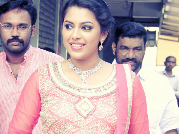 ടെലിവിഷനിലൂടെ