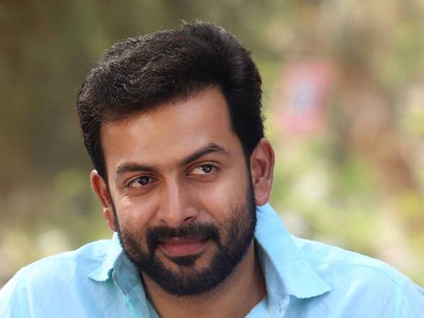 മൂന്ന് ഗെറ്റപ്പില്‍ പൃഥ്വിരാജ്