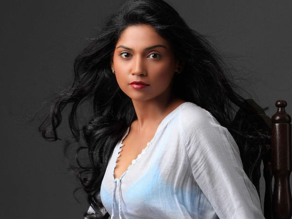 ഇപ്പോള്‍ ഞാന്‍ സ്വപ്‌നത്തിലാണ്