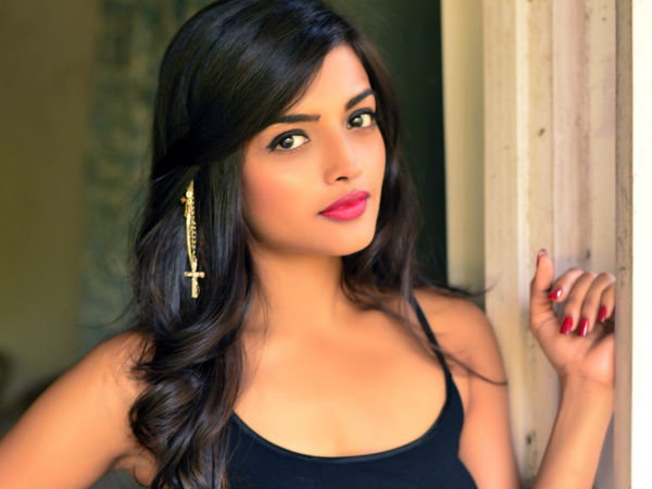 സന്താനത്തിന്റെ നായിക