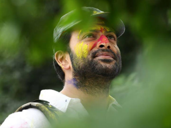 സംശയമില്ല, അഭിനയം ഒന്നാം സ്ഥാനത്ത്