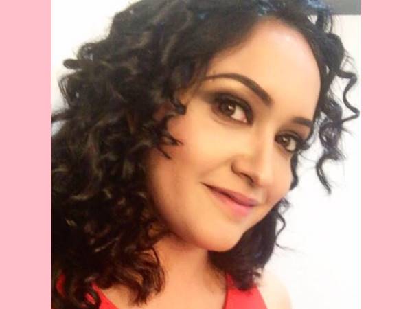 വ്യത്യസ്ത വേഷങ്ങള്‍