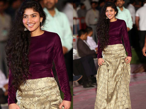 വേദിയിലേക്ക്