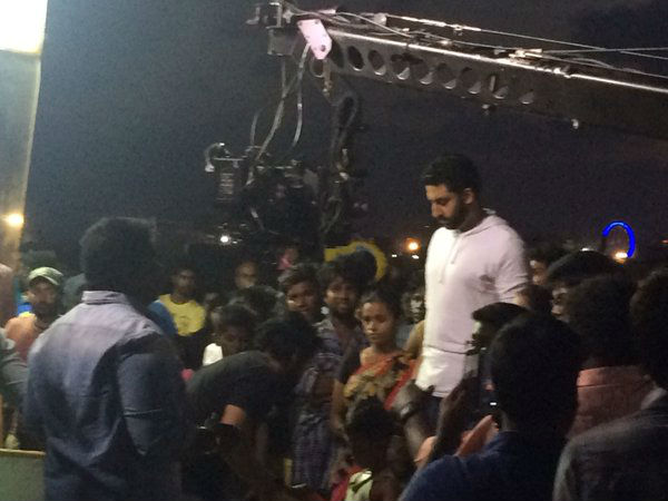 ലൊക്കേഷനില്‍