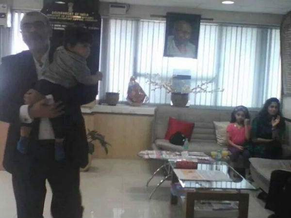 ആദ്യത്തെ ഫോട്ടോ