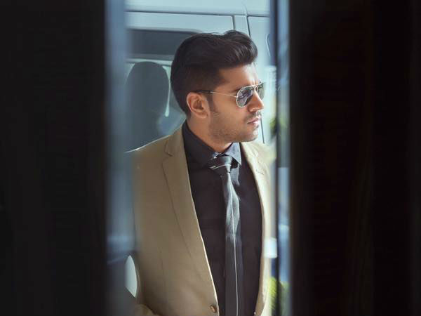 നിവിന്‍ തിരക്കിലില്‍