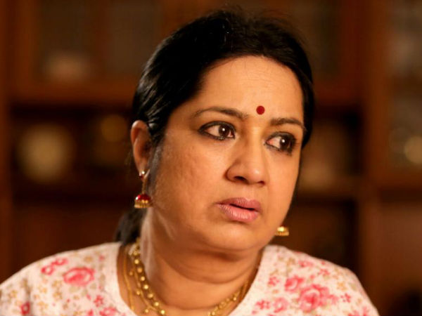 അറംപ്പറ്റിയതുപോലെ ചാര്‍ലി