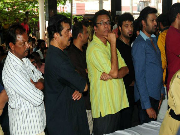 നന്ദുവും മനോജ് കെ ജയനും സാദിഖും