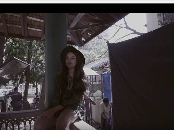 മറ്റൊരു ലുക്ക്