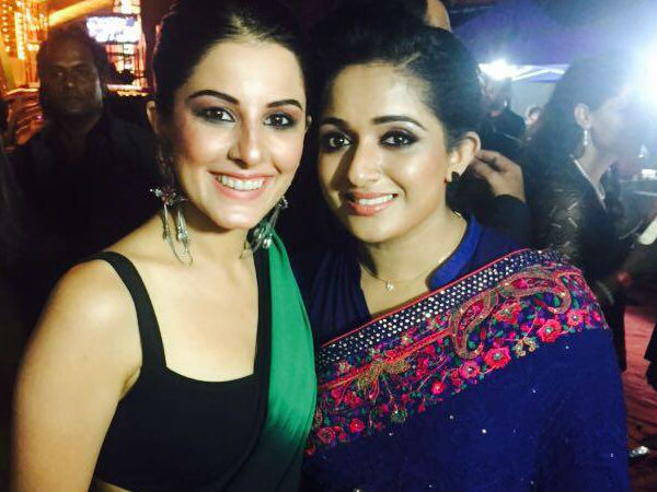  ഇഷയ്‌ക്കൊപ്പം