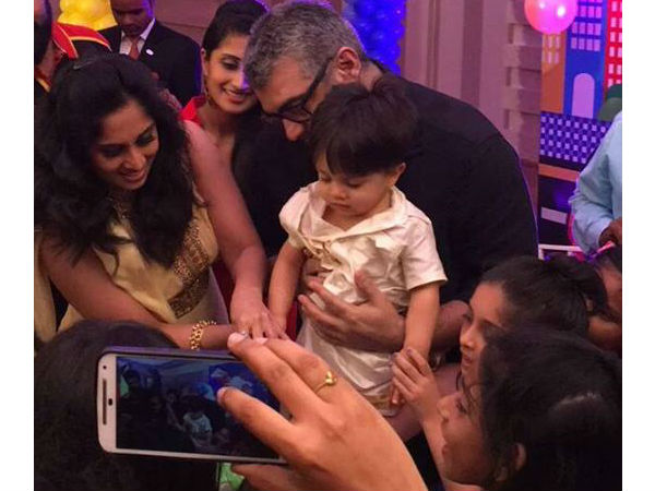 കേക്ക് മുറിക്കാം