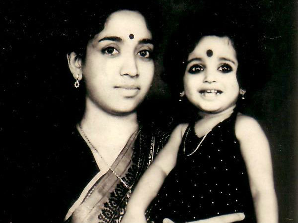 അമ്മയ്‌ക്കൊപ്പം