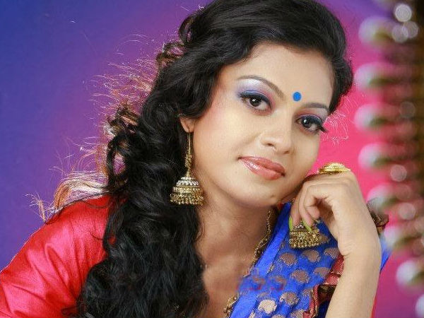 ഉര്‍വശ്ശിയുമായുള്ള താരതമ്യം