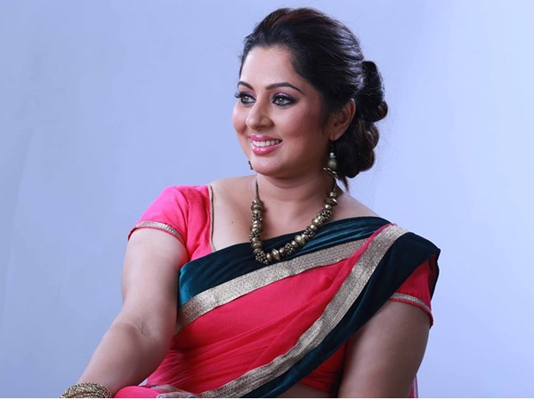 പൊട്ടിക്കരഞ്ഞു എന്റെ മുമ്പില്‍ 