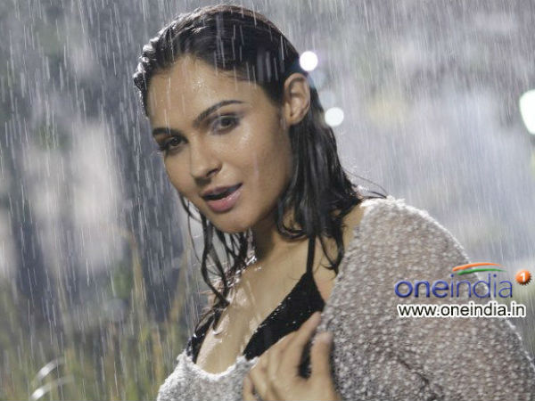 ആന്‍ഡ്രിയ- ദീപ്തി