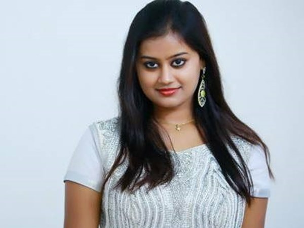 വിഷ്വല്‍ കമ്മ്യൂണിക്കേഷന്‍ വിദ്യാര്‍ത്ഥിനി