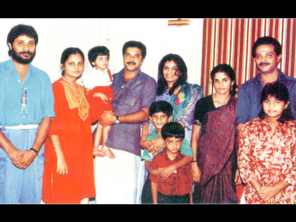 മമ്മൂട്ടി- സുല്‍ഫത്ത്, സഹോദരങ്ങള്‍ക്കൊപ്പം