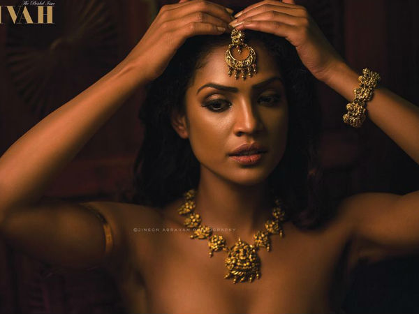 ശ്രുതി മേനോന്‍