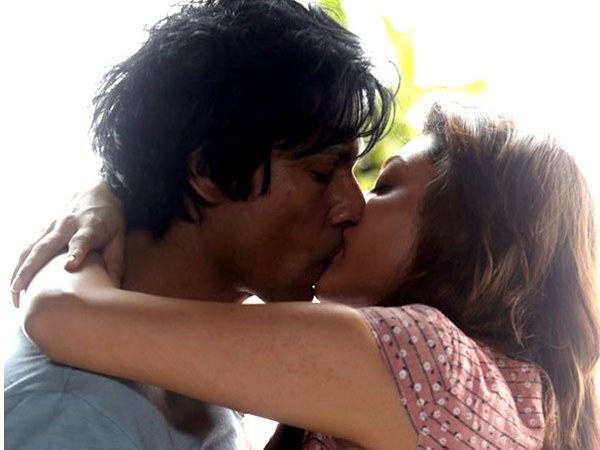 ലിപ് ലോക് വിവാദം